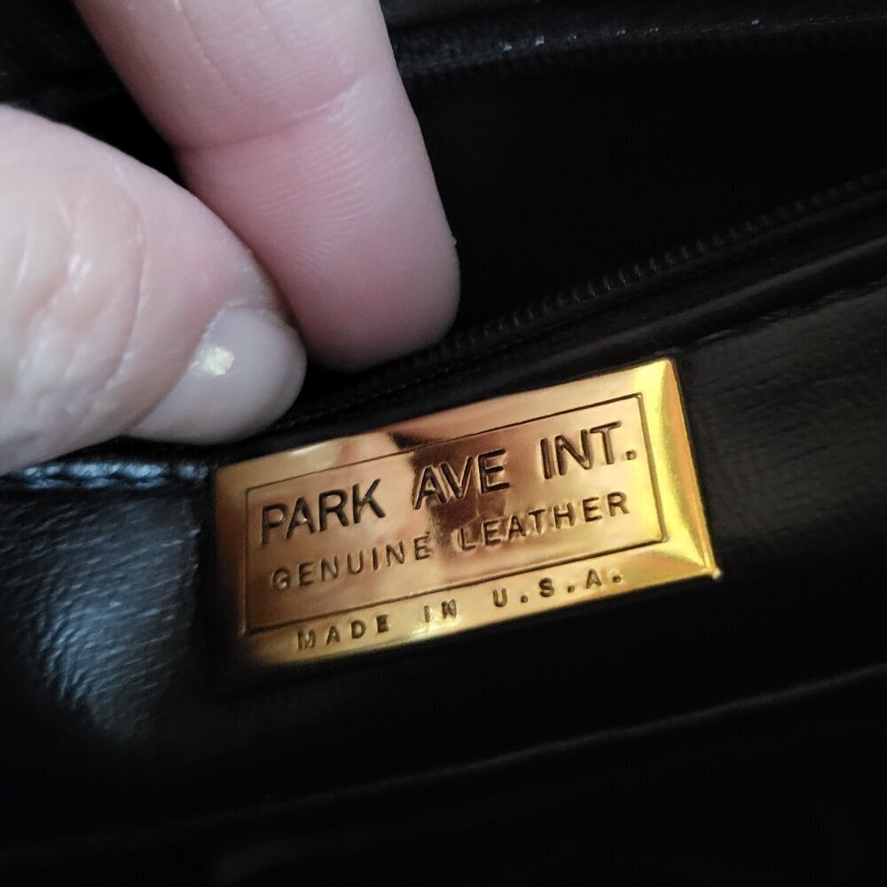 VINTAGE PARK AVENUE INTERNATIONAL BLACK LEATHER SUEDE CROSSBODY BAG - Picture 8 of 9